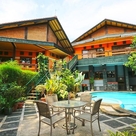 Kulem Cisitu Hotel Bandung Kültér fotó